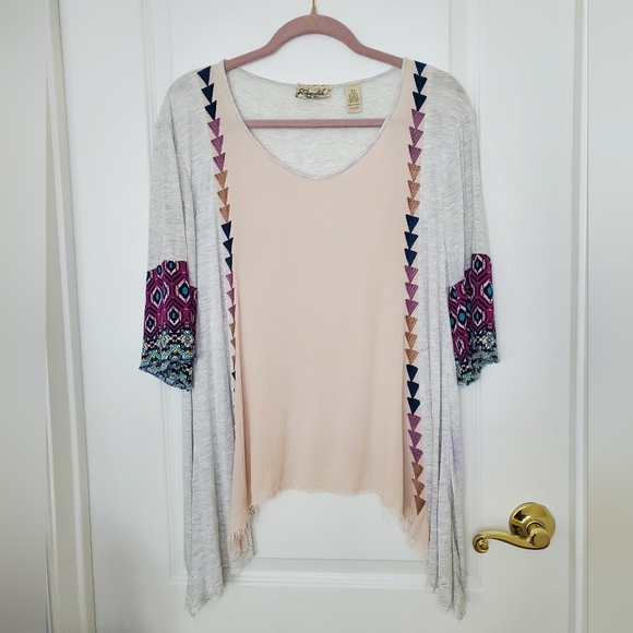 Gimmicks by BKE Southwestern Top - Picture 6 of 10